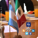 Mini banderas de Argentina y México sobre una Mesa Mini banderas de Argentina y México sobre una Mesa